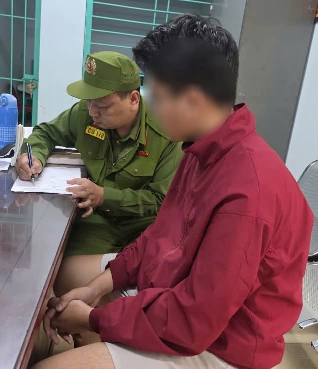 XỬ LÝ ĐỐI TƯỢNG QUAY LÉN NHÀ VỆ SINH NỮ TẠI PHƯỜNG TÂY HỒ