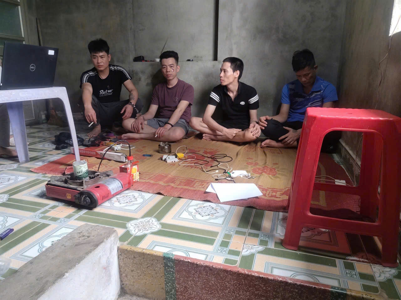 Công an xã Tân Yên bắt quả tang nhóm đối tượng tổ chức sử dụng trái phép chất ma tuý