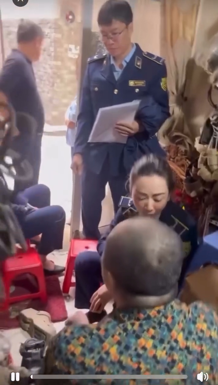 [Clip] Chị gái đã xinh còn ứng xử 10 điểm