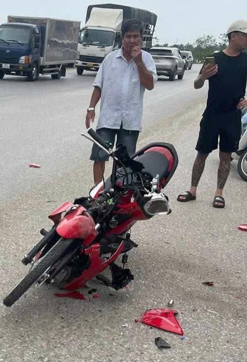 Hiện trường vụ TNGT gần Cầu Hồ