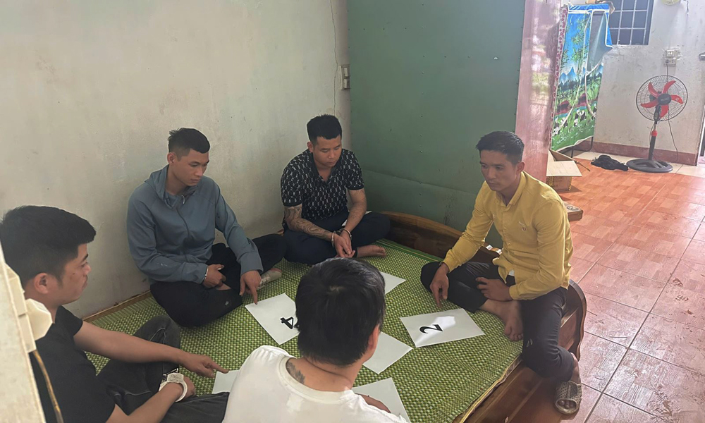 Công an xã Yên Phong bắt giữ nhóm đối tượng mua bán và tổ chức sử dụng ma túy