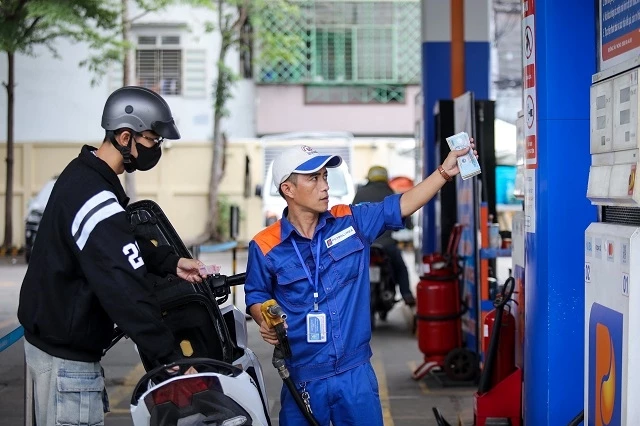 Petrolimex điều chỉnh giá xăng dầu từ 23 giờ 45 phút ngày 03.4.2026