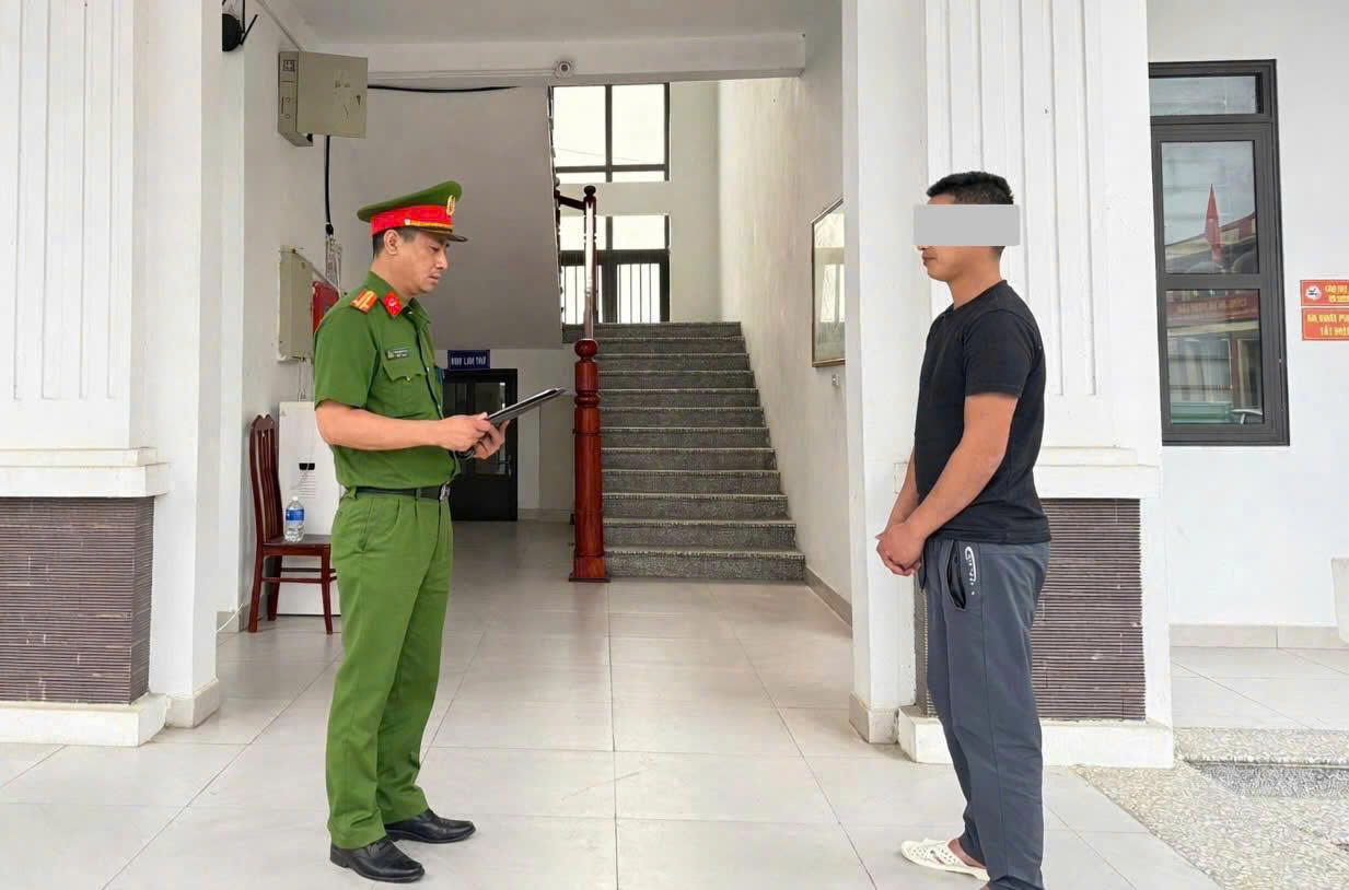 Công an xã Xuân Cẩm khởi tố, bắt tạm giam đối tượng sử dụng trái phép vũ khí quân dụng, cố ý gây thương tích