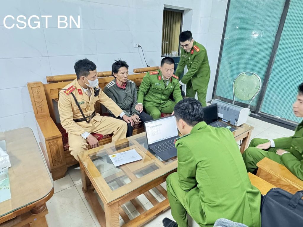 BẮT QUẢ TANG ĐỐI TƯỢNG TÀNG TRỮ TRÁI PHÉP CHẤT MA TUÝ TRONG QUÁ TRÌNH TUẦN TRA BẢO ĐẢM ATGT
