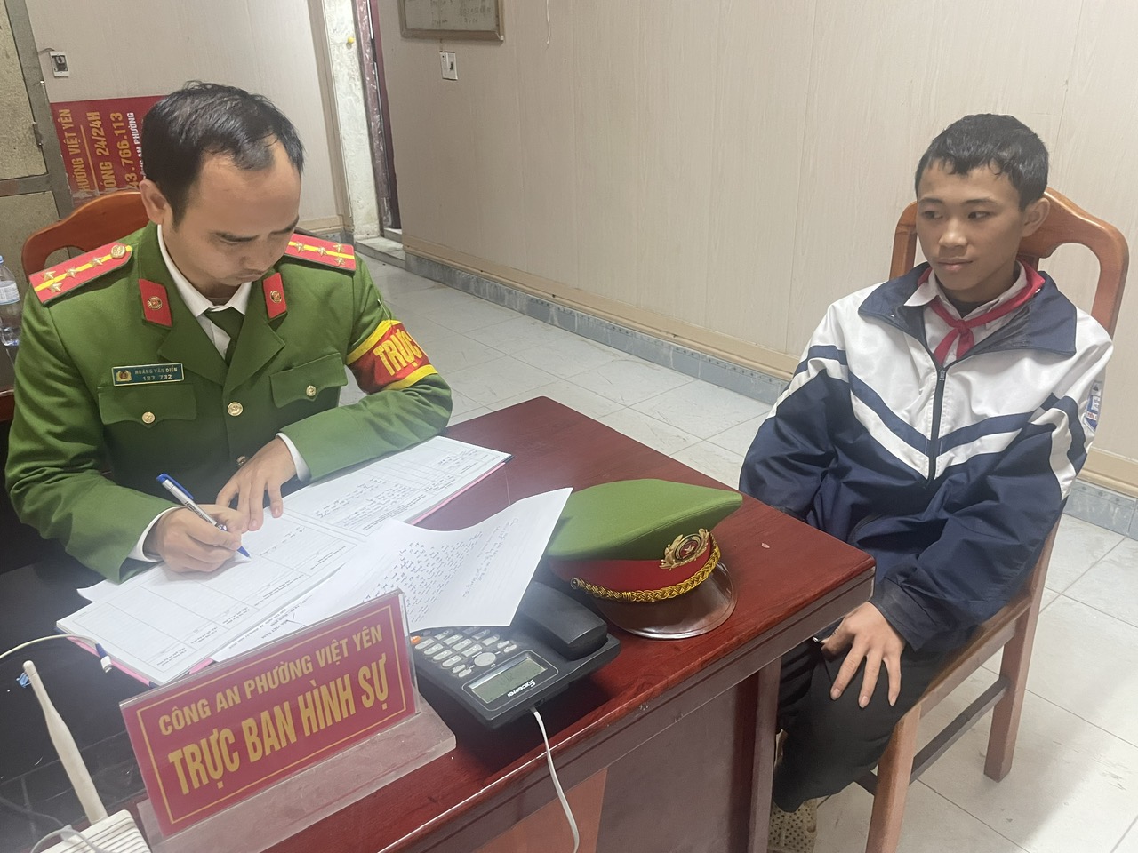 Công an phường Việt Yên nhanh chóng hỗ trợ cháu bé bị lạc trở về an toàn với gia đình