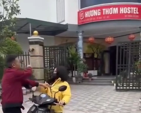 Em đi tiêm mà, xi lanh hơi to thôi!