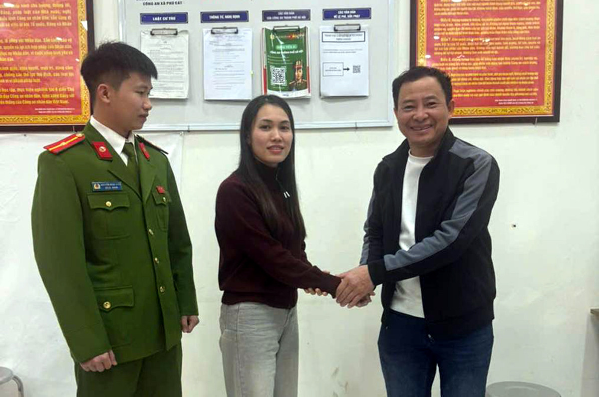 Người phụ nữ ở Hà Nội báo công an để trả lại hơn 2 tỷ đồng chuyển nhầm
