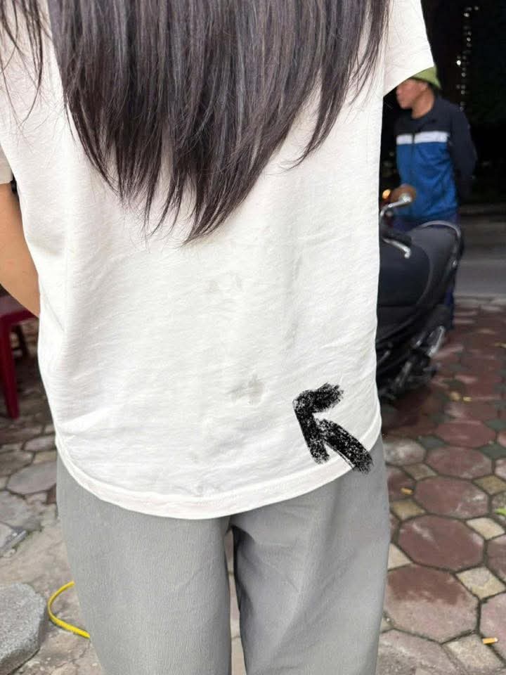 Thanh niên xin đi nhờ xe bạn nữ xong ngồi sau 🐿 lọ rồi pắn hết vào áo bạn nữ ở Hữu Hoà – Thanh Trì – Hà Nội
