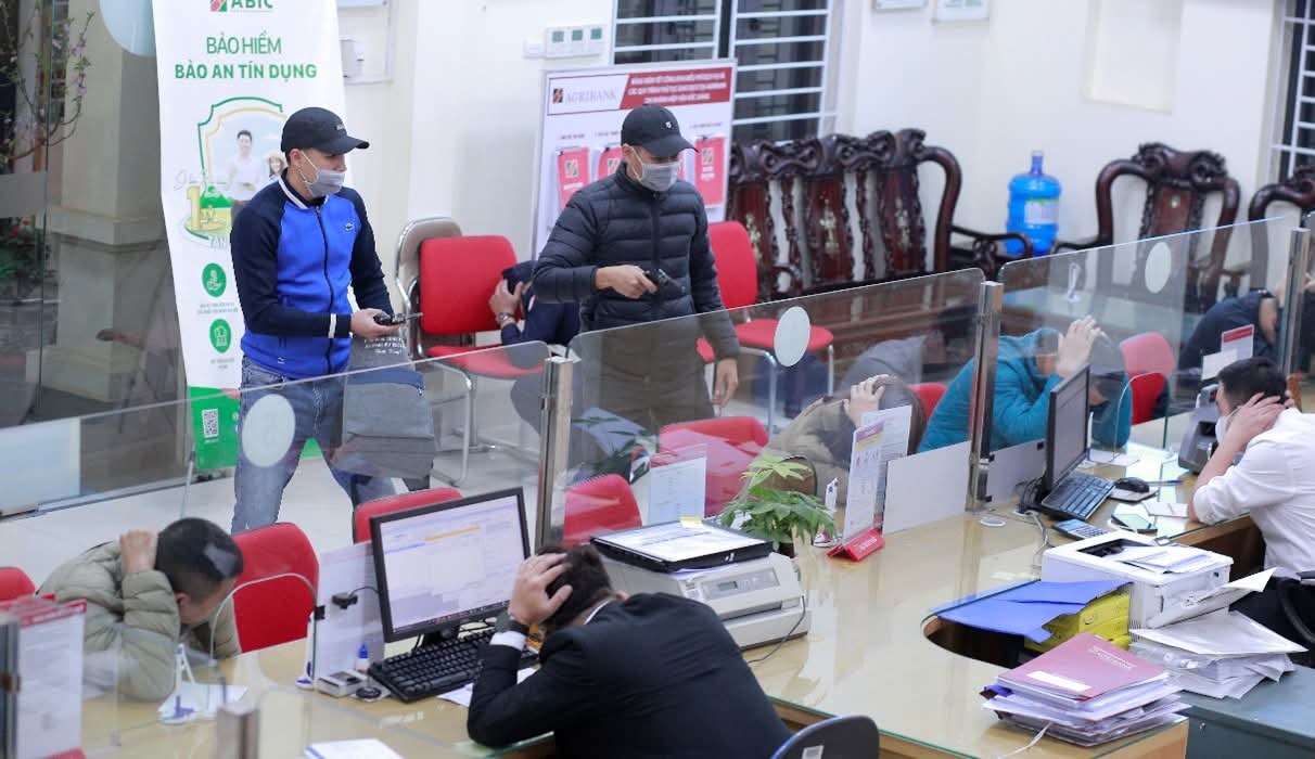 CÔNG AN XÃ XUÂN CẨM CHỦ ĐỘNG PHÒNG NGỪA TỘI PHẠM – DIỄN TẬP CHỐNG CƯỚP NGÂN HÀNG TẠI ĐỊA BÀN