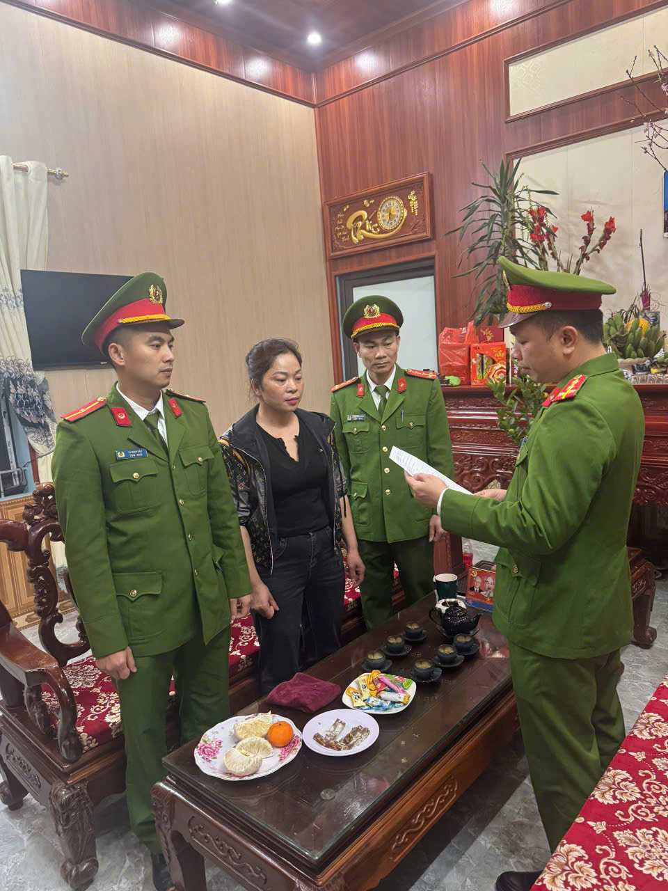 Bắt, tạm giữ hình sự đối tượng chửi bới, thu tiền trông giữ xe về hành vi cưỡng đoạt tài sản