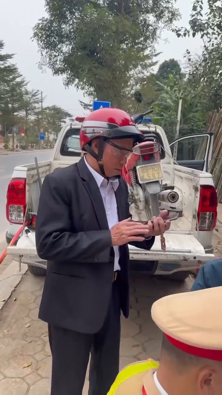 HƯNG YÊN: ÔNG CHÚ DÍNH CỒN ĐÒI KÈM CSGT VỀ NHÀ