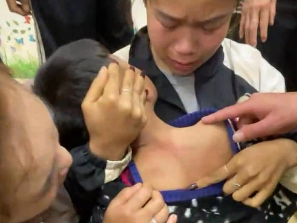 Học sinh lớp 1 bị ‘nhốt’ trong lớp nhiều giờ sau khi tan học