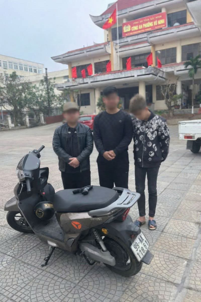 Triệu tập 3 thanh niên 16 tuổi dùng súng bắn đạn nhựa, bắn vào người đi đường