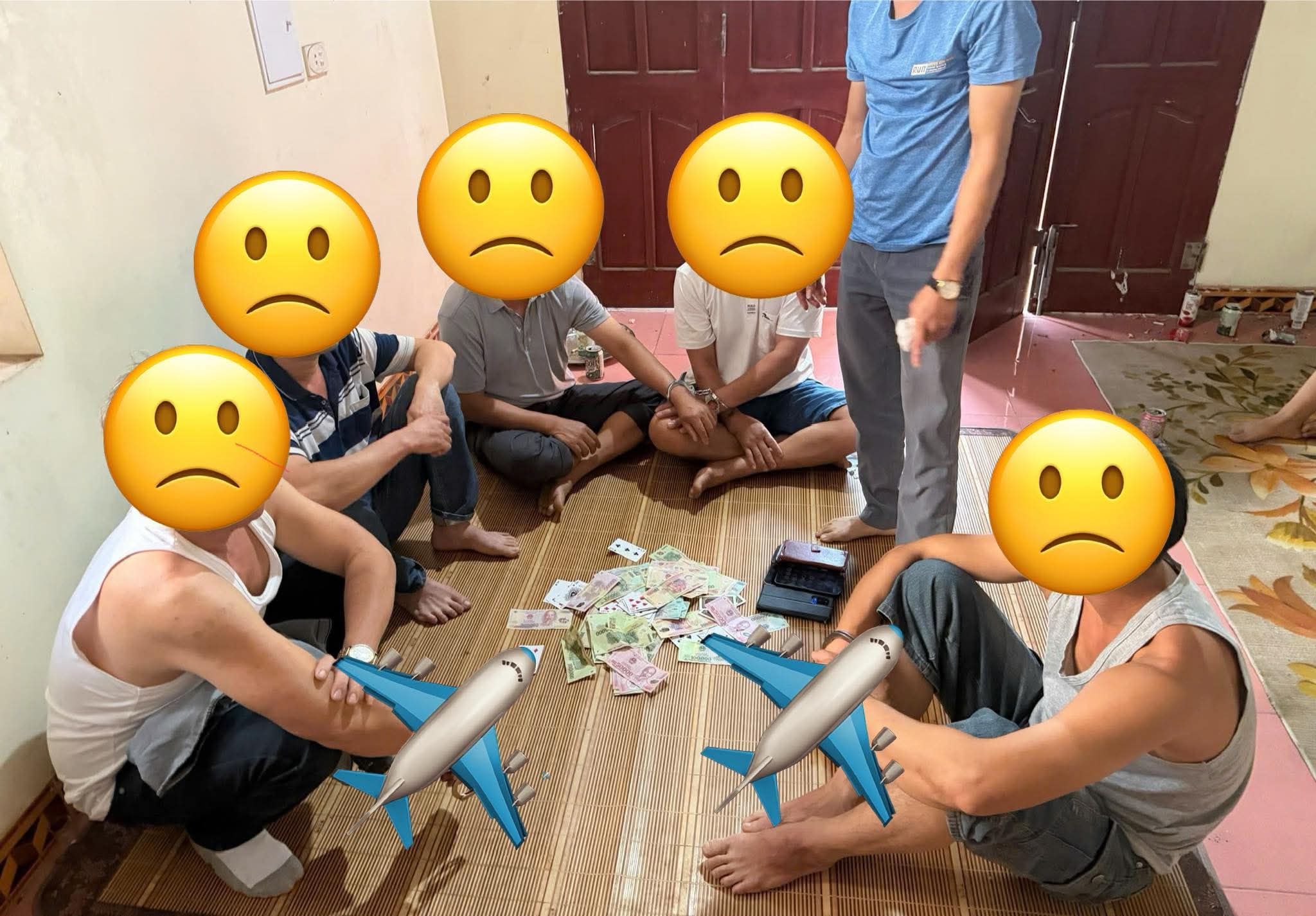 CÔNG AN XÃ LỤC NAM BẮT GIỮ 05 ĐỐI TƯỢNG ĐÁNH BẠC