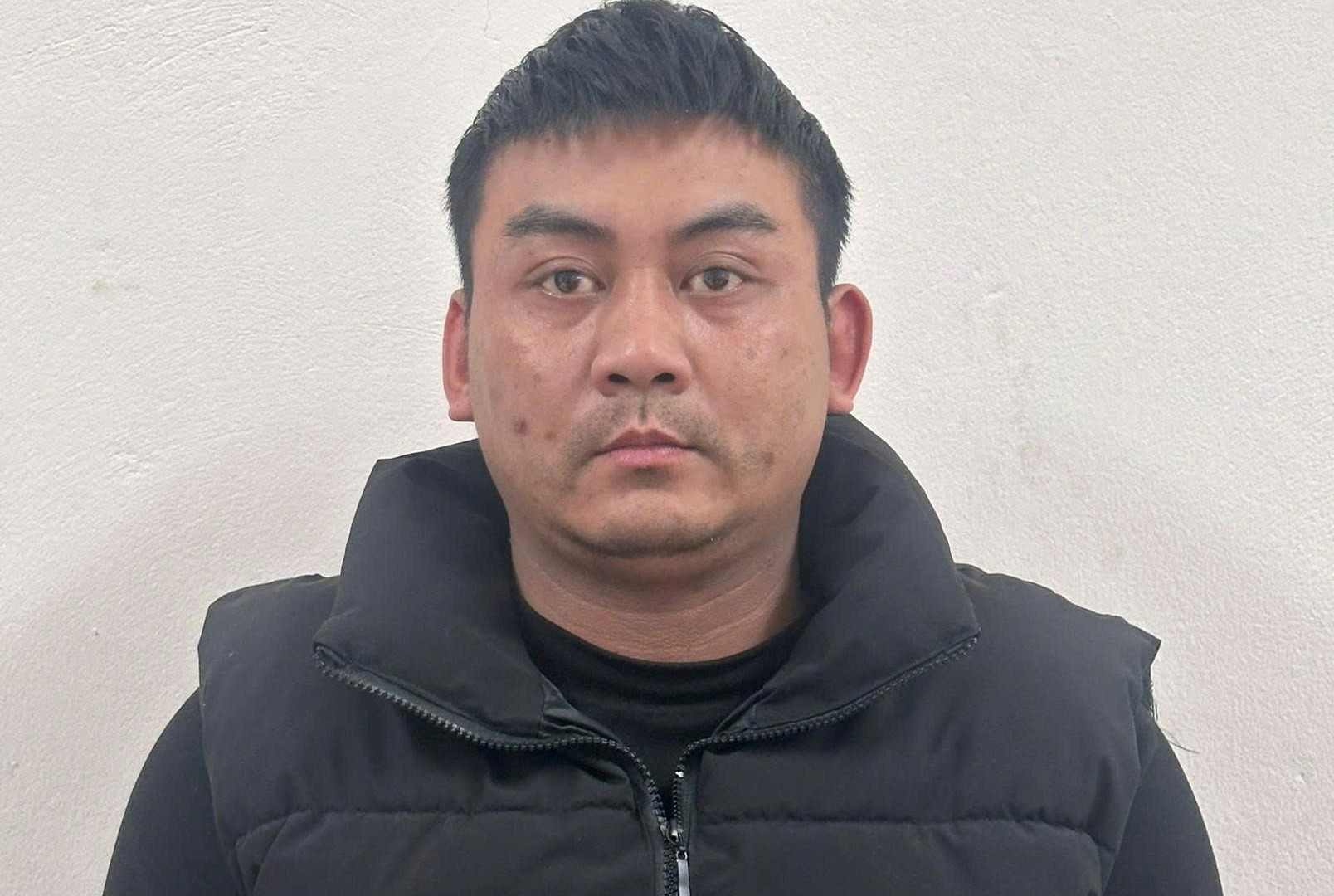 Khởi tố đối tượng nhẫn tâm hành hạ con và vợ đang mang bầu