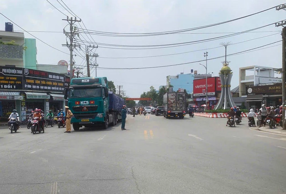 Nữ sinh 16 tuổi tử vong sau va chạm với xe đầu kéo