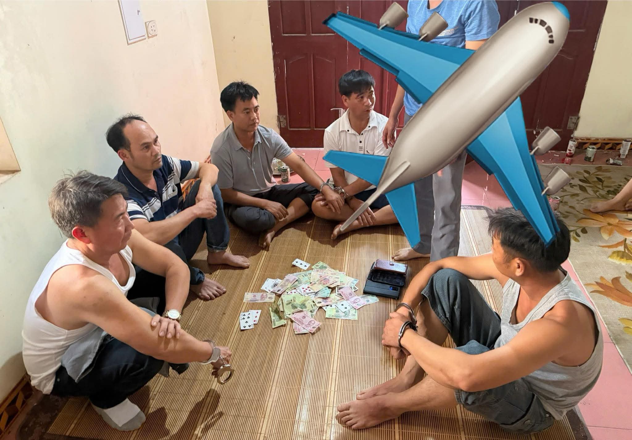 Khởi tố vụ án, khởi tố vị can 05 đối tượng có hành vi đánh bạc.