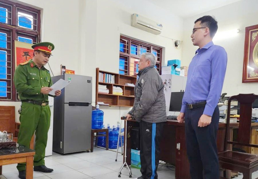 Bán ‘chui’ 16 thửa đất, nguyên bí thư và trưởng thôn bị khởi tố