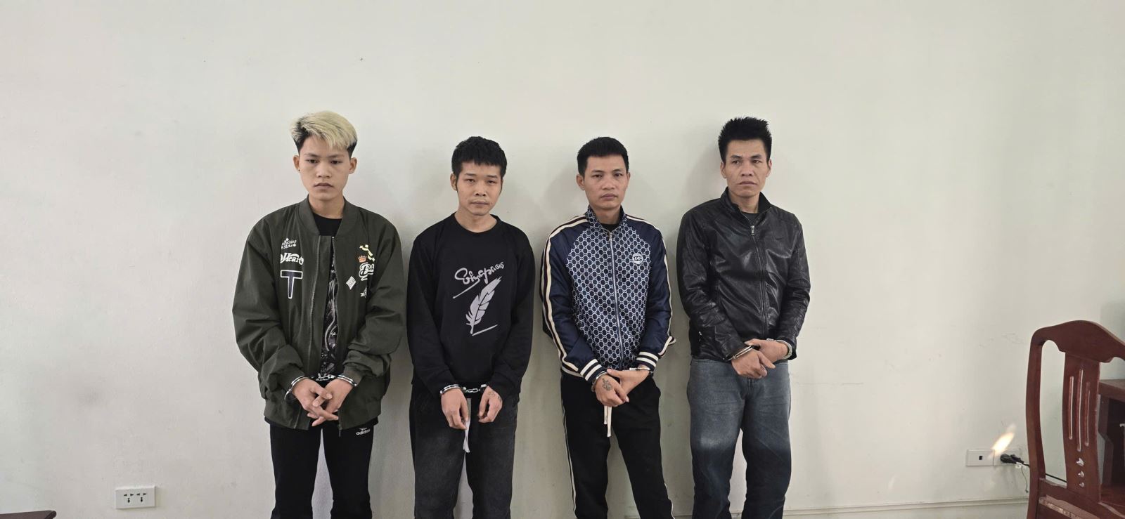 Công an phường Nếnh, tỉnh Bắc Ninh bắt giữ 04 đối tượng về hành vi “Mua bán trái phép chất ma tuý”