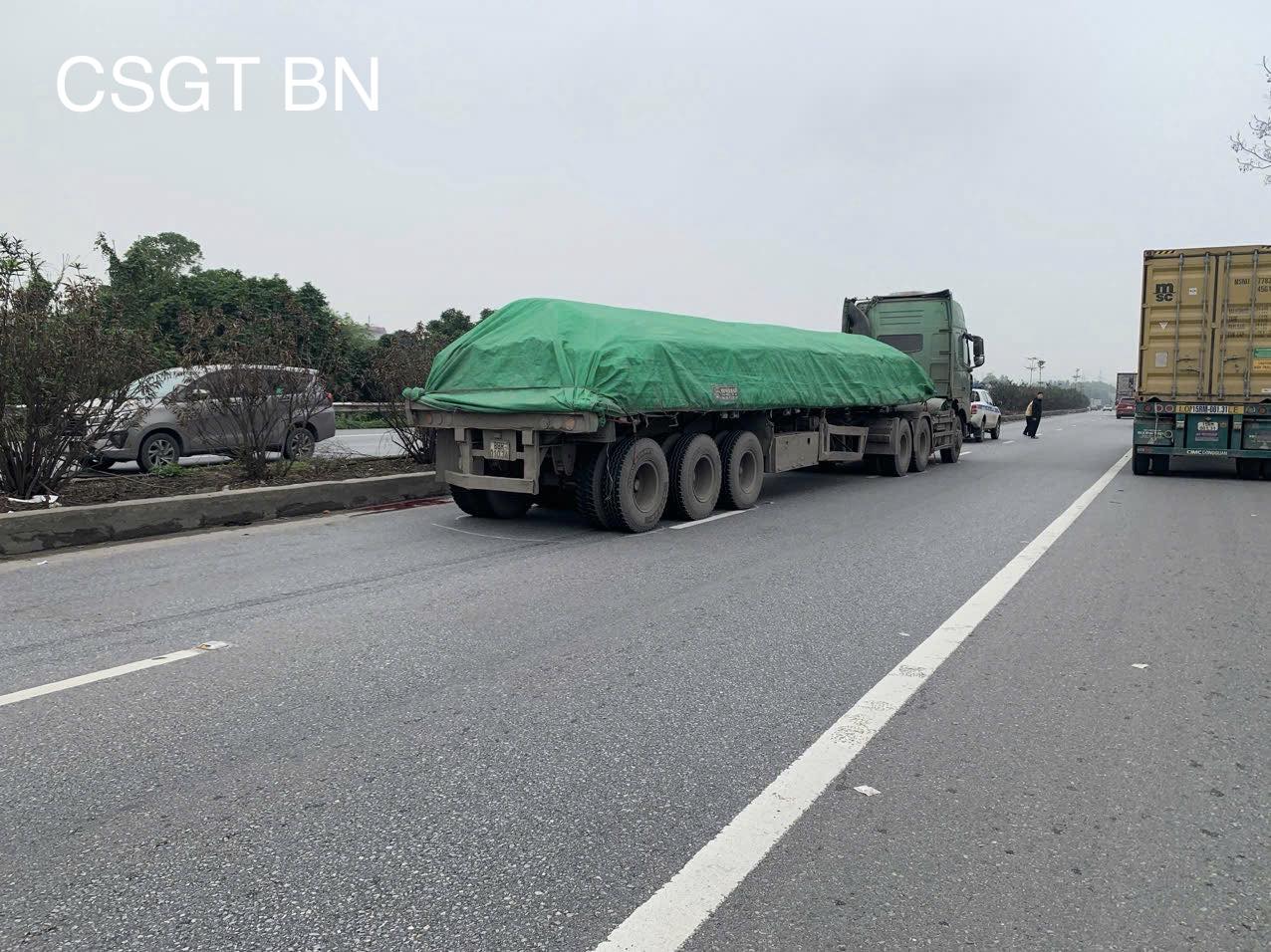 CẢNH BÁO TAI NẠN GIAO THÔNG TRÊN QUỐC LỘ 18: ĐỪNG CHỦ QUAN KHI QUA ĐƯỜNG