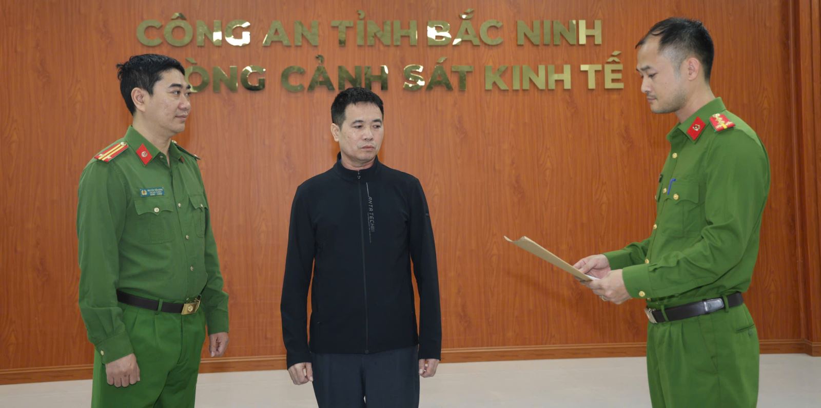 Bắc Ninh: Khởi tố chủ cơ sở sản xuất số lượng lớn giấm ăn giả