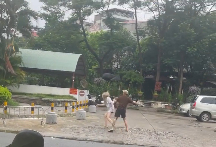 [CLIP] Cô gái đòi quà 8/3 và cái kết