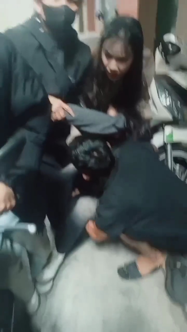 [clip] chị em đi làm kcn như này rất nguy hiểm