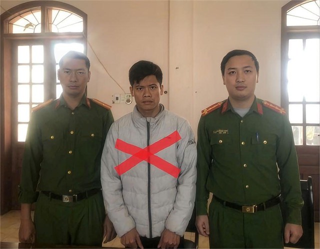 Khởi tố đối tượng kéo lê bạn gái trên đường