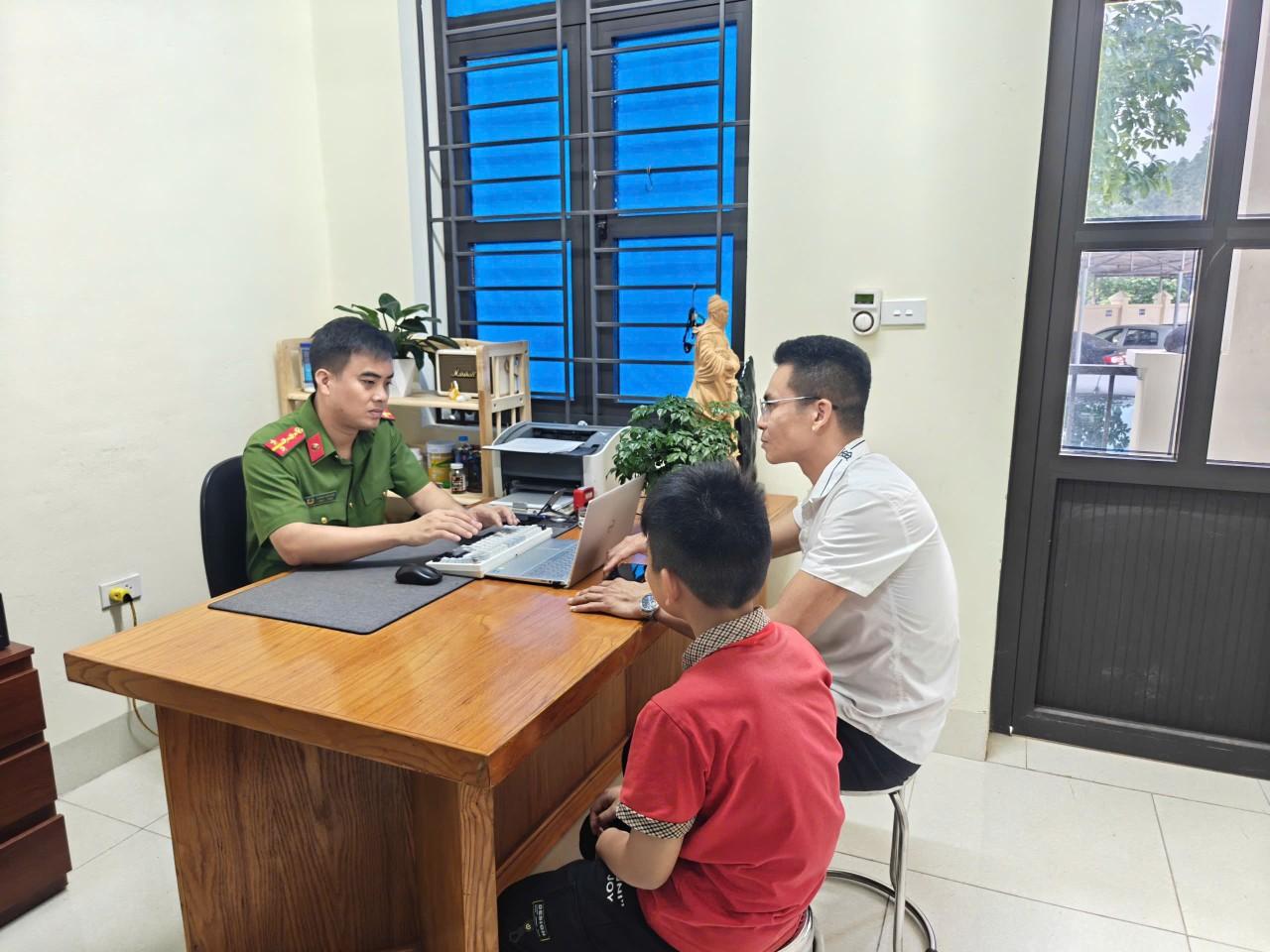 Công an xã Kép nhanh chóng xác minh thông tin phản ánh cháu bé bị bạo hành trên không gian mạng