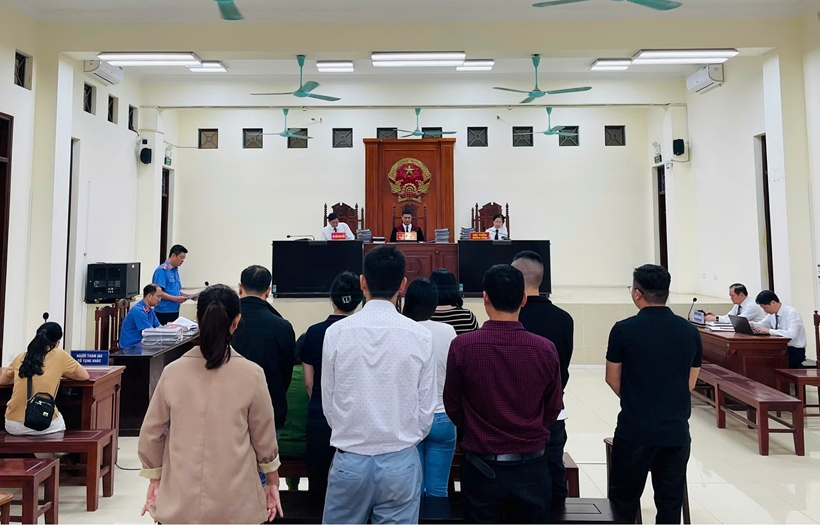 Xét xử “đường dây” tổ chức cho hàng trăm người nước ngoài ở lại Việt Nam trái phép