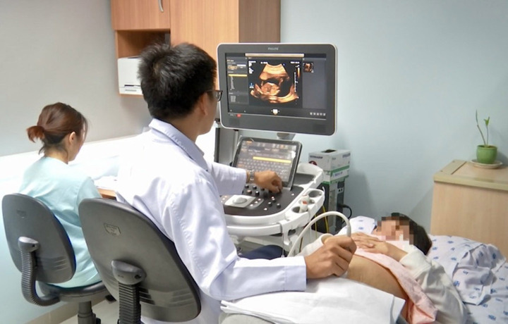 Đi khám u ngực gặp bác sĩ nam, cô gái bị người yêu bỏ vì ‘để người lạ chạm vào’