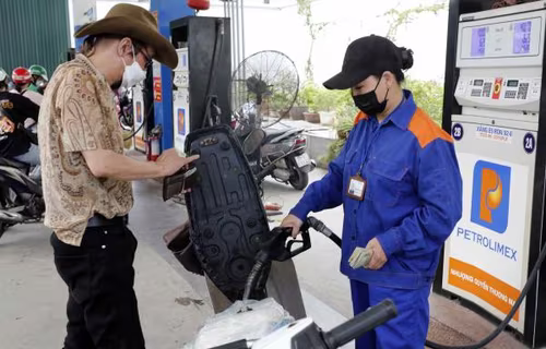 Giá dầu diesel giảm gần 2.000 đồng/lít