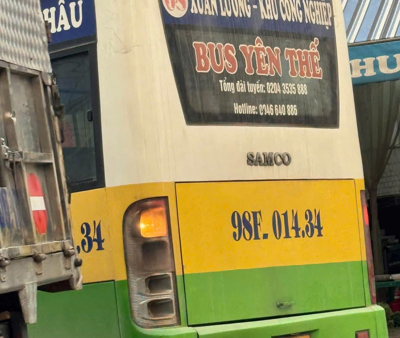 Clip TNGT xe bus ở Bích Động