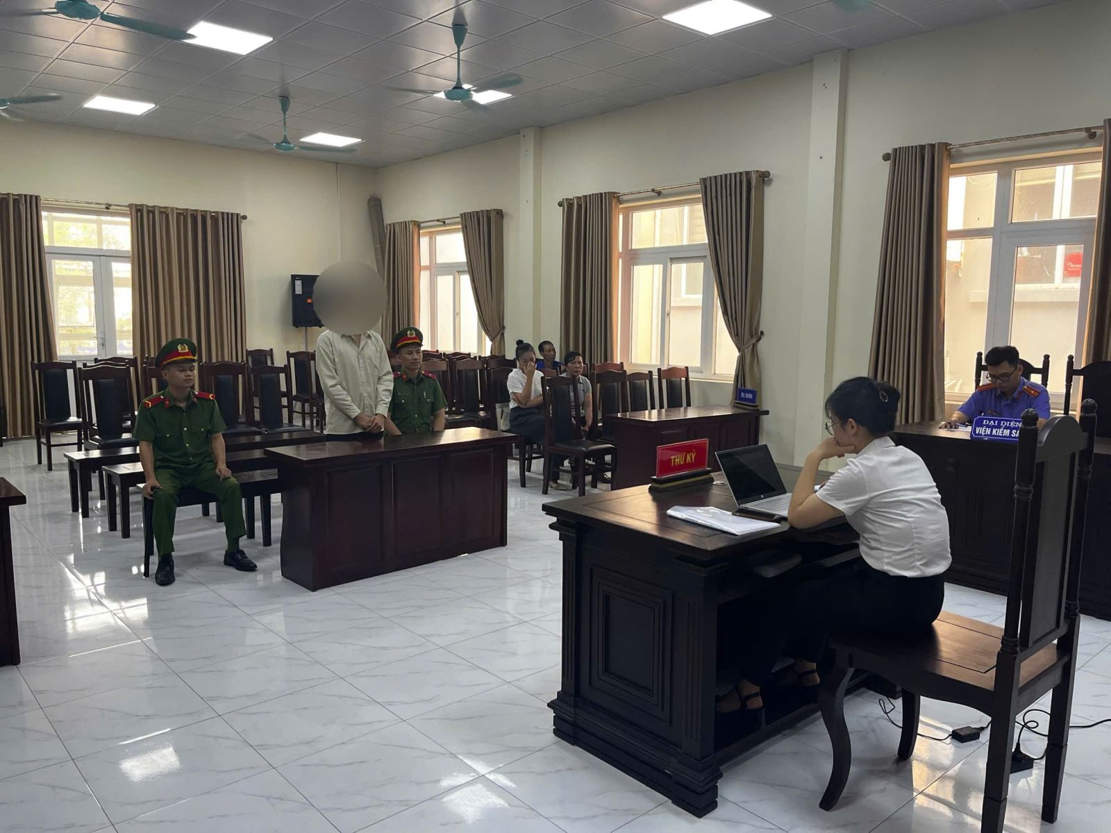 Phân trại tạm giam Bắc Giang thuộc Trại Tạm giam số 2 phối hợp với Tòa án nhân dân khu vực 1, tỉnh Bắc Ninh đưa vụ án “Lừa đảo chiếm đoạt tài sản” ra xét xử.