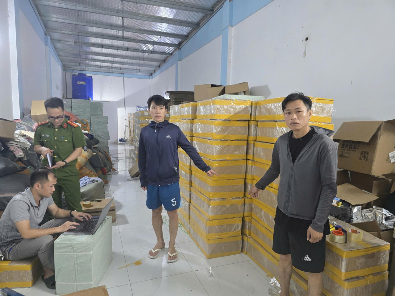 Phát hiện kho thuốc lá lậu “khủng” hơn 172.000 bao ở Bắc Ninh, 2 đối tượng bị khởi tố