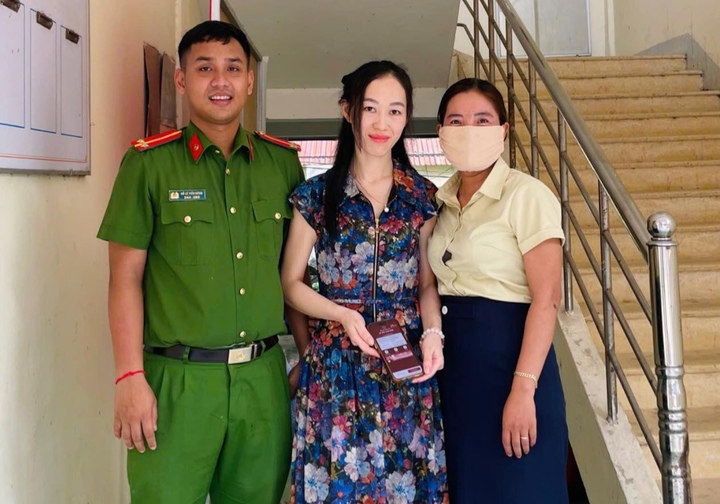 Khách mua thuốc chuyển nhầm 90 triệu đồng, chủ quầy nhờ công an hỗ trợ trả lại