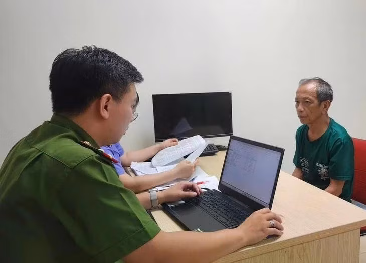 Hà Nội: Bắt “thần y rởm” chữa bách bệnh bằng nước ion kiềm, giao dịch lừa đảo gần 100 tỉ đồng