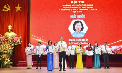 Bắc Ninh: Báo cáo viên Nguyễn Thị Thúy giành giải Nhất Cụm thi số 10 