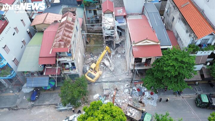 Khẩn cấp phá dỡ 2 ngôi nhà sau sự cố đào móng công trình ở Bắc Ninh