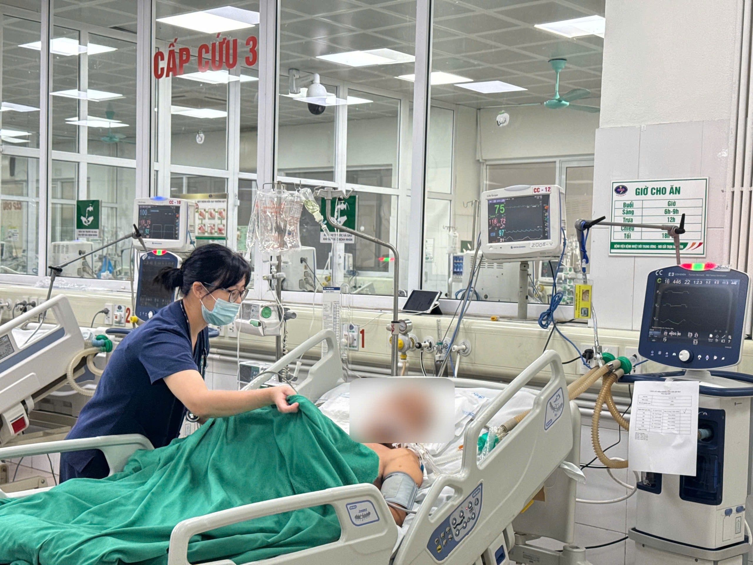 Hôn mê sau 2 ngày ăn tiết canh lợn