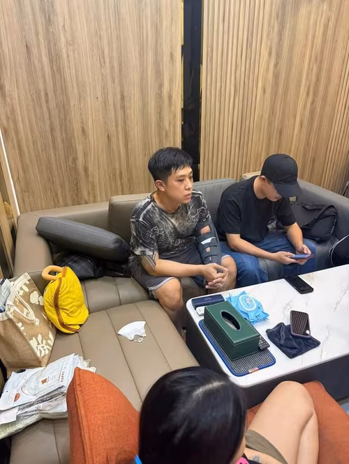 Núp bóng dịch vụ cung cấp ‘người mẫu’ để môi giới mại dâm nam, ‘ông trùm’ 8X sa lưới