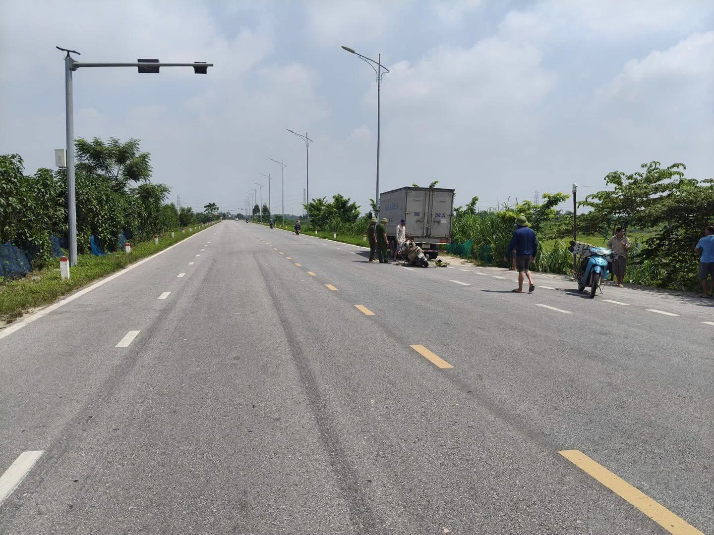 CẢNH BÁO XE MÔ TÔ VA CHẠM VỚI Ô TÔ ĐANG ĐỖ