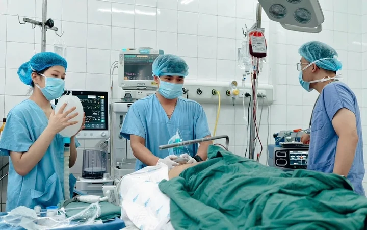 Thông tin mới nhất về sức khỏe các nạn nhân vụ xe khách lao khỏi cao tốc