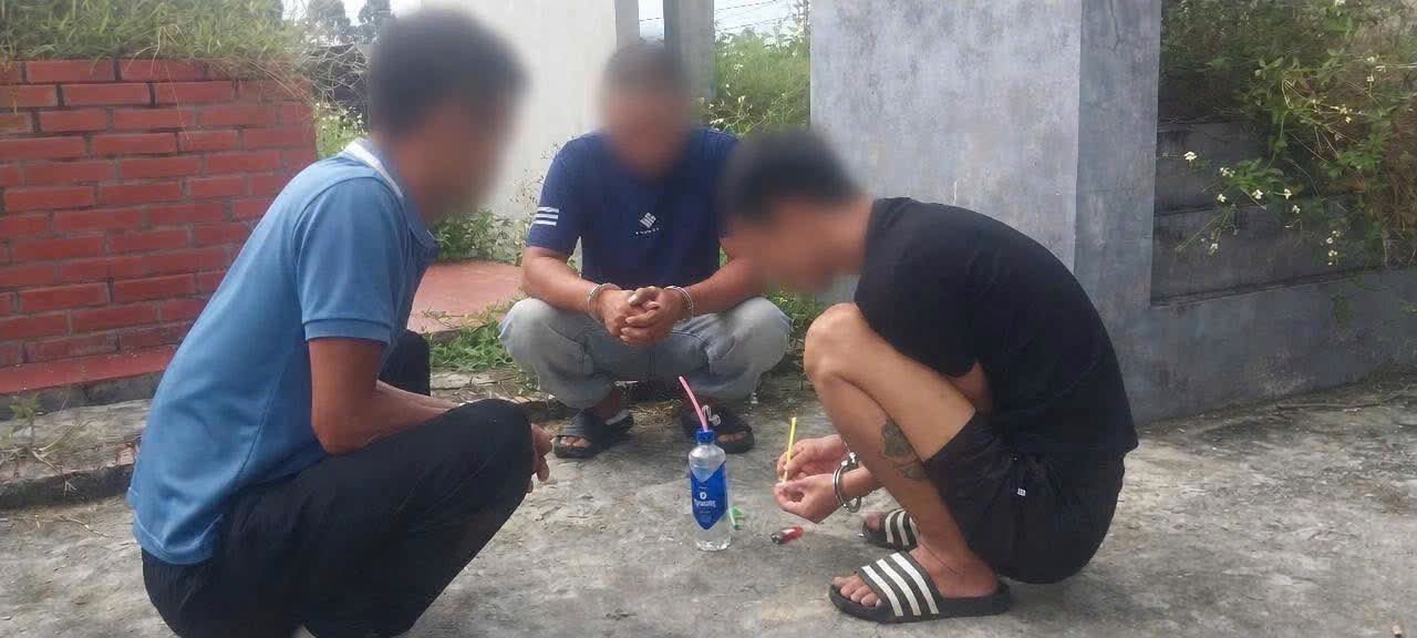 Công an phường Tân Tiến: Bắt giữ nhóm đối tượng ” Tổ chức sử dụng trái phép chất ma tuý”