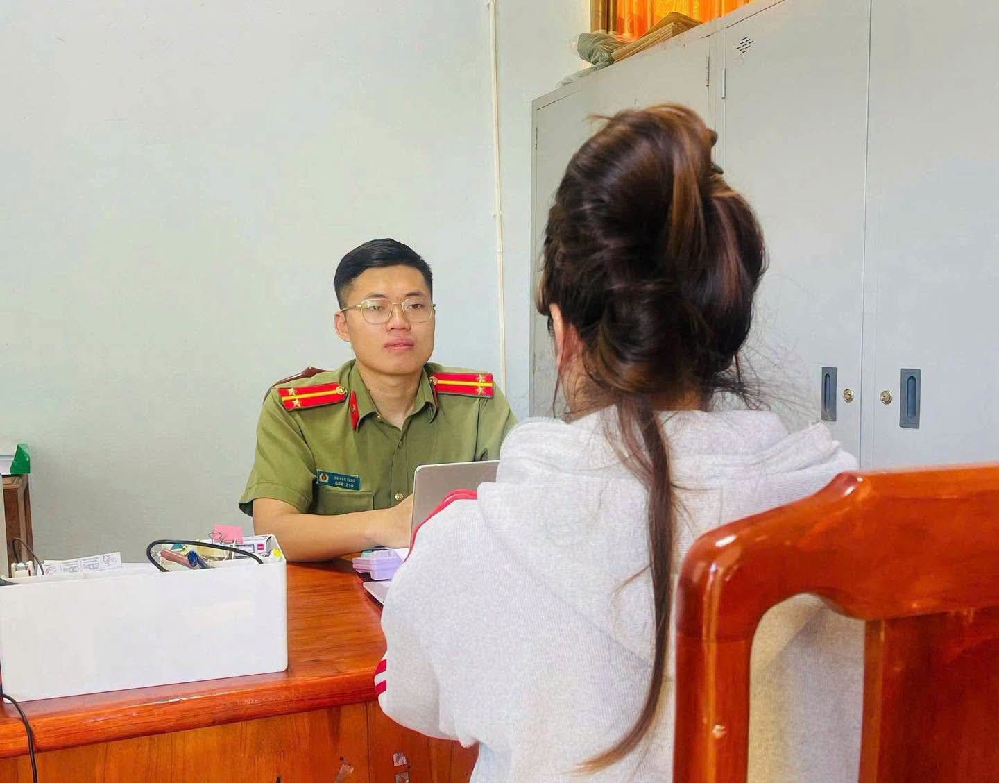 Phượng Sơn: Mời làm việc người phụ nữ đăng ảnh sách giáo khoa có bài thơ sai sự thật “thịt cờ hó mắm tôm” để câu tương tác
